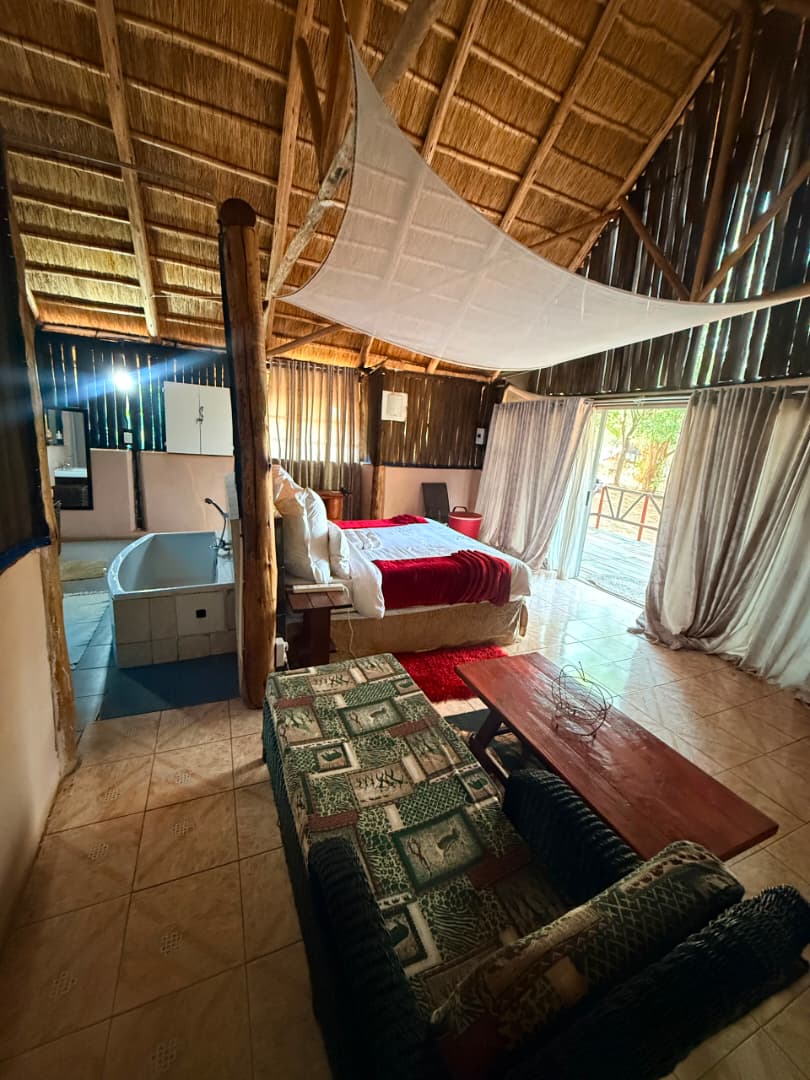 Hungwe Chalet exterior view